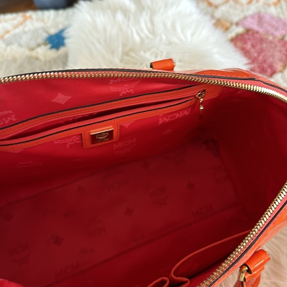 Gorgeous MCM handbag with Crossbody strap - Picture 6 of 8